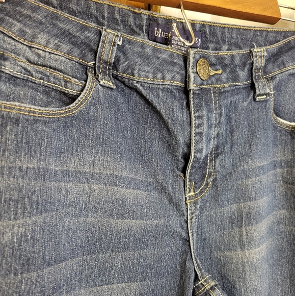 Blue Identity Women's Embroidered Bermuda Jean Shorts - Picture 3 of 10